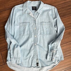 EUC XL Abercrombie & Fitch Light Chambray Button-Up